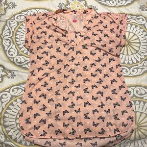 Cute lace and butterfly pink top